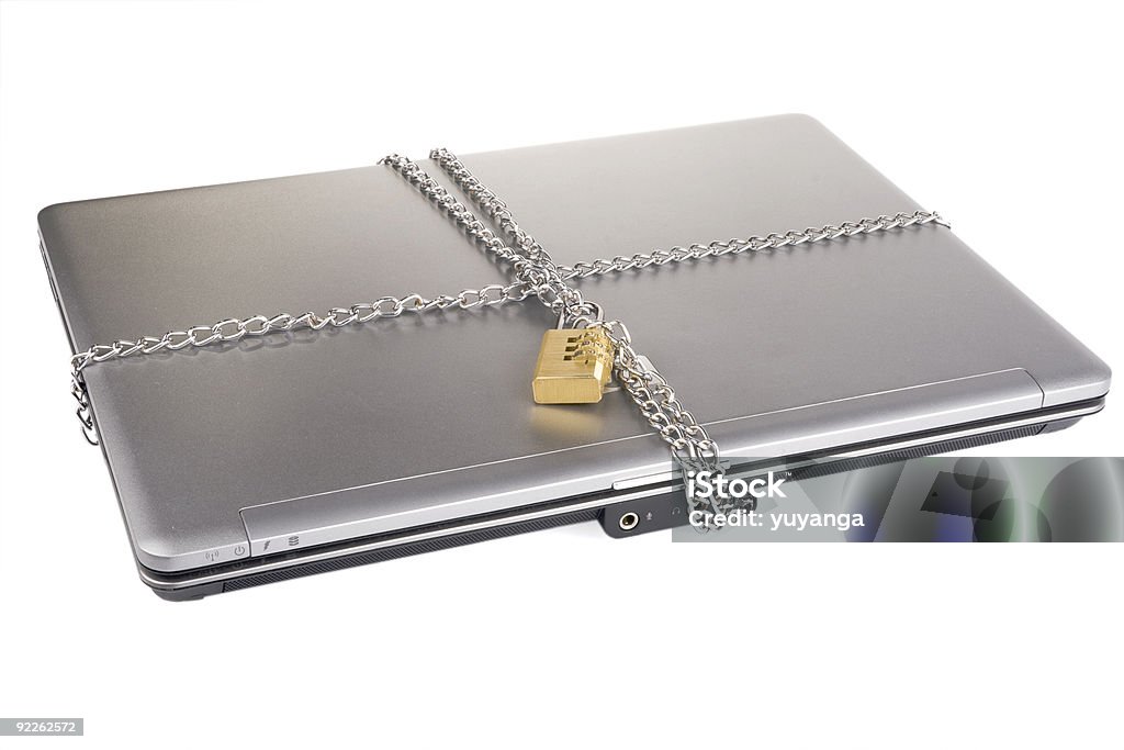 Ordenador portátil con bloqueo y cadena - Foto de stock de Abrir con llave libre de derechos