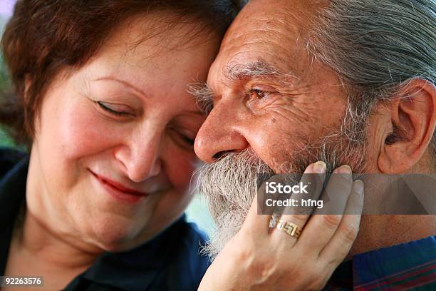 Old Pareja Foto de stock y más banco de imágenes de Abrazar - Abrazar, Adulto, Adulto maduro