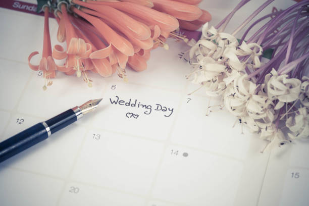 istock Reminder Wedding day in calendar planning and fountain 922636638