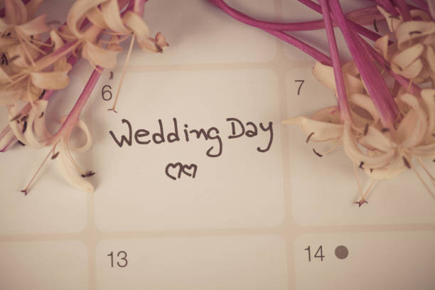 istock Reminder Wedding day in calendar planning and fountain 922636646