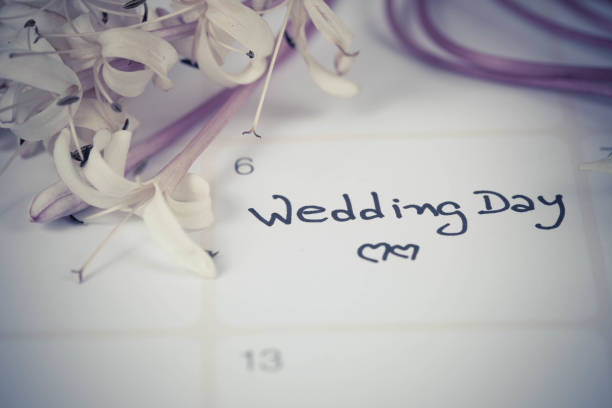 istock Reminder Wedding day in calendar planning and fountain 922636648