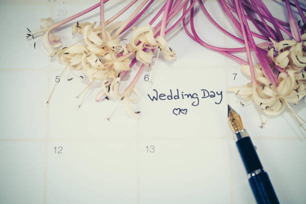 istock Reminder Wedding day in calendar planning and fountain 922636654