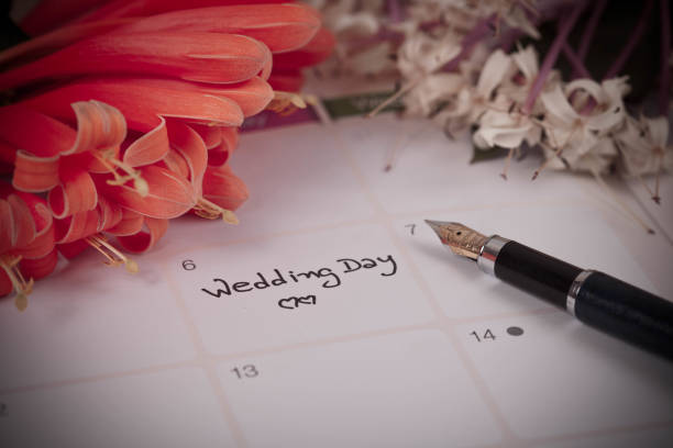 istock Reminder Wedding day in calendar planning and fountain 922636662