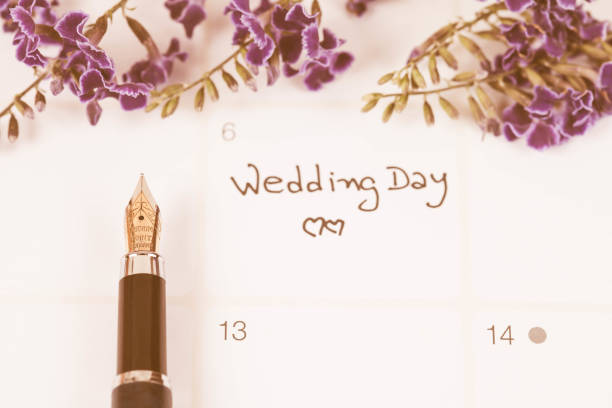 istock Reminder Wedding day in calendar planning and fountain 922636680