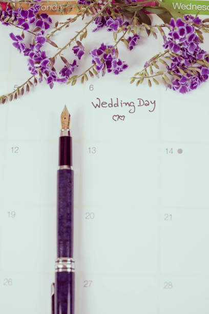 istock Reminder Wedding day in calendar planning and fountain 922636682