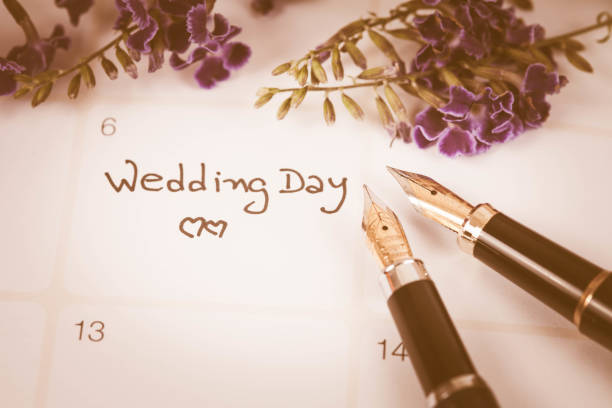 istock Reminder Wedding day in calendar planning and fountain 922636694