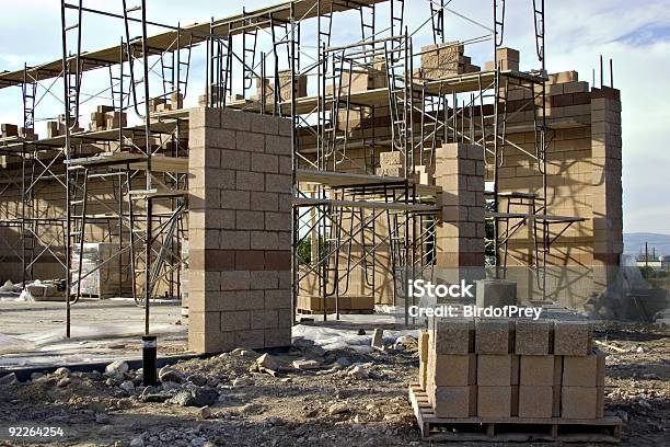 Muro Di Mattoni Di Costruzione - Fotografie stock e altre immagini di Installare - Installare, Muro di pietra, A forma di blocco