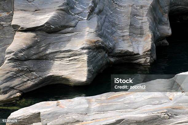 Photo libre de droit de Rocks Polies banque d'images et plus d'images libres de droit de Caillou - Caillou, Canton du Tessin, Fleuve et rivière