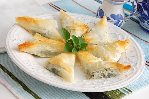 спанакопита - pie spinach spanakopita filo pastry стоковые фото и изображения