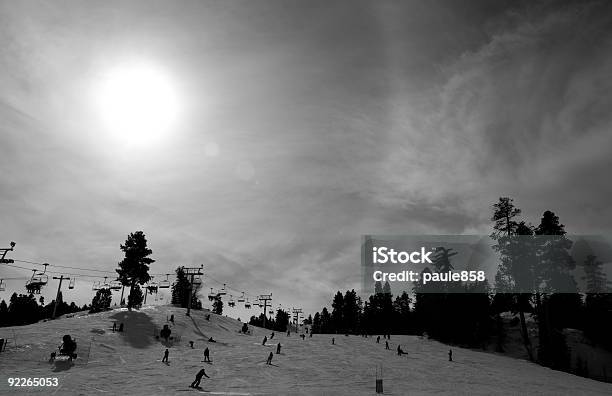 Pista Da Sci Nel B W - Fotografie stock e altre immagini di Ambientazione esterna - Ambientazione esterna, Bianco e nero, California