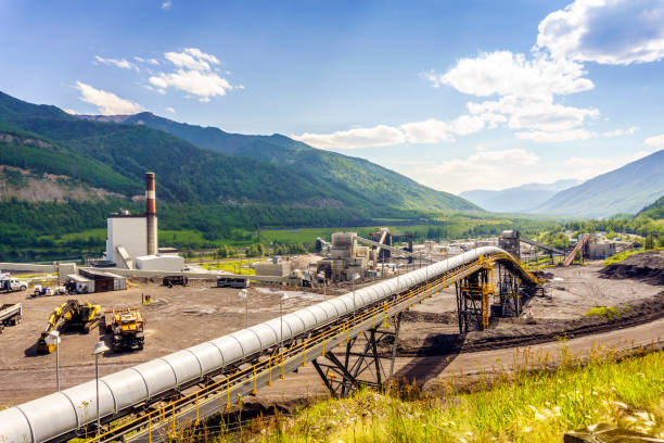 Big industrial infrastructure among mountains in Canada Big industrial infrastructure among mountains in Alberta, Canada mining conveyor belt stock pictures, royalty-free photos & images