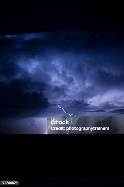 Lightning 볼트 시리즈 0명에 대한 스톡 사진 및 기타 이미지 - 0명, 갈라진 번개, 경외감