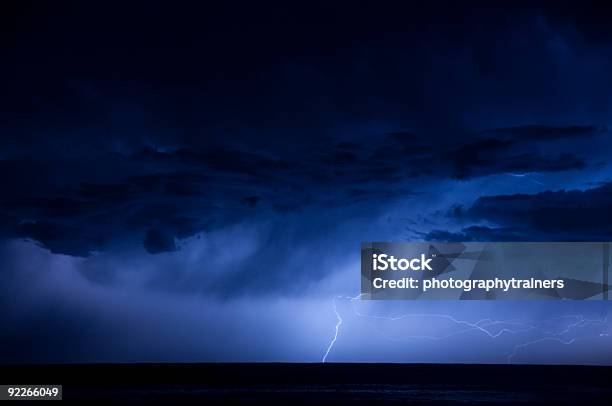 Foto de The Lightning Série De Parafuso e mais fotos de stock de Chuva - Chuva, Chuva Torrencial, Cloudscape