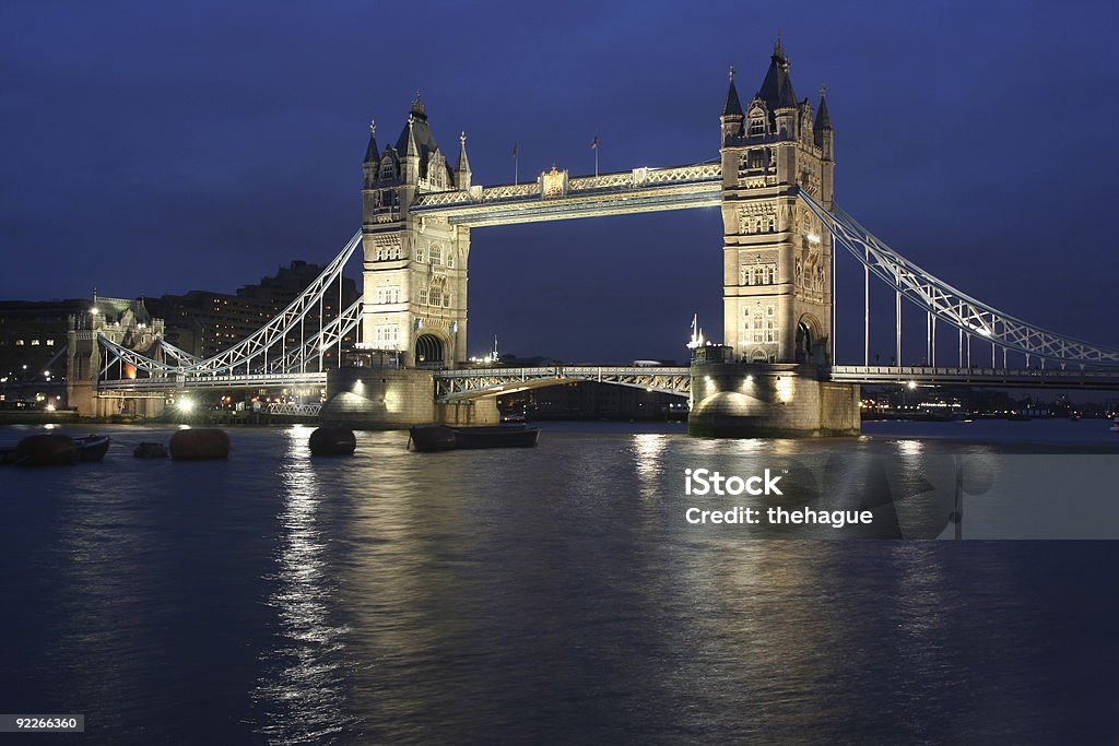 Tower Bridge de noche - Foto de stock de Aire libre libre de derechos