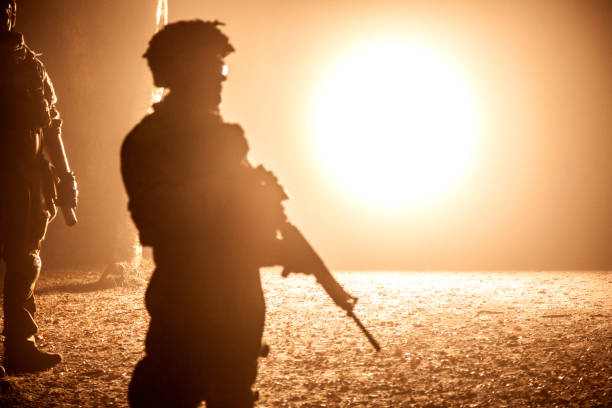 istock Black silhouette of soldier 922667192