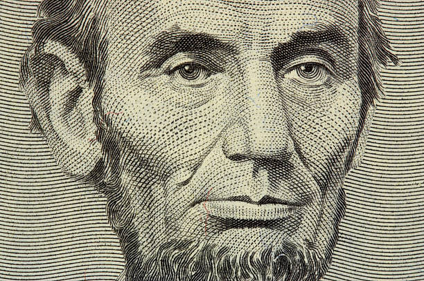 presidente lincoln volto della banconota da 5 dollari statunitensi - currency us paper currency five dollar bill usa foto e immagini stock
