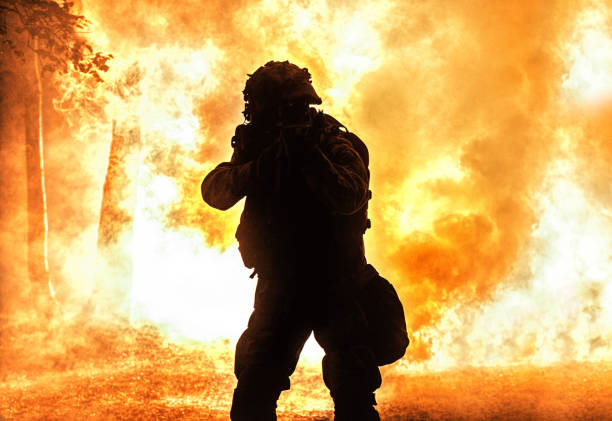istock Black silhouette of soldier 922667412