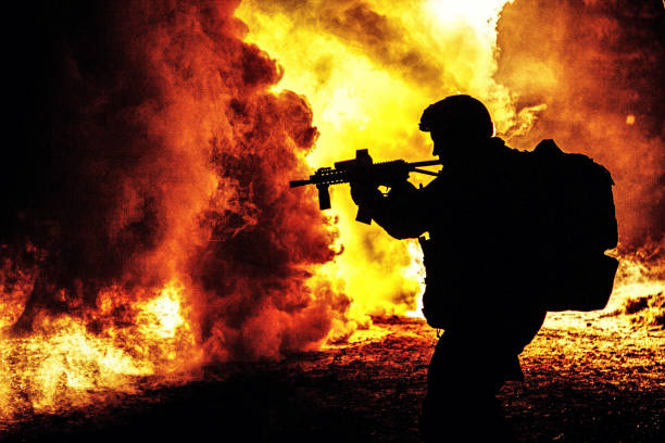 istock Black silhouette of soldier 922667934