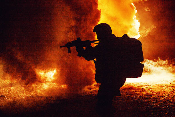 istock Black silhouette of soldier 922667962
