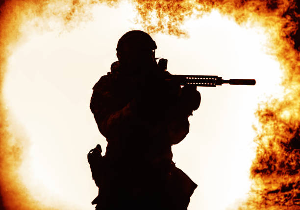 istock Black silhouette of soldier 922668110