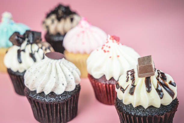 istock Seven mini fancy cupcakes on pink background 922670410