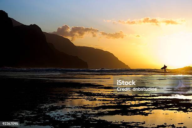 Foto de Pôr Do Sol Do Havaiano e mais fotos de stock de Kauai - Kauai, Surfe, Arrebentação