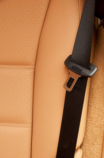 suv lusso e dettaglio cintura di sicurezza sedile - car leather hide seat foto e immagini stock
