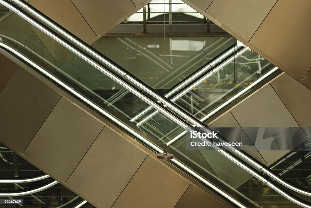 Escalators du centre commercial - Photo de Acheter libre de droits