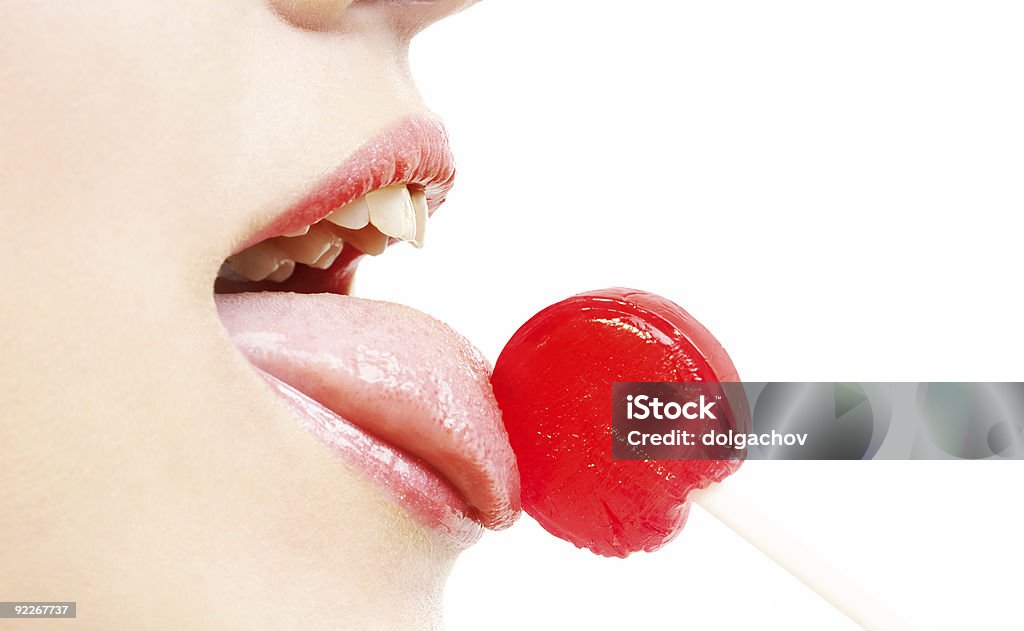 Labbra, lingua e dolciumi - Foto stock royalty-free di Sensualità