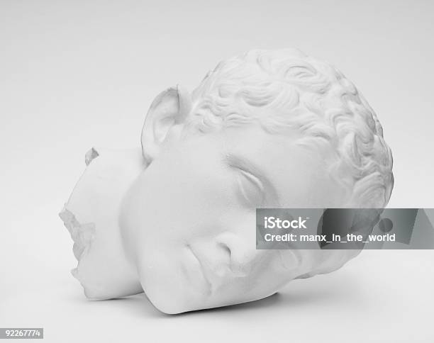 Foto de Clássico Cabeça e mais fotos de stock de Estátua - Estátua, Quebrado, Estilo Grego Clássico