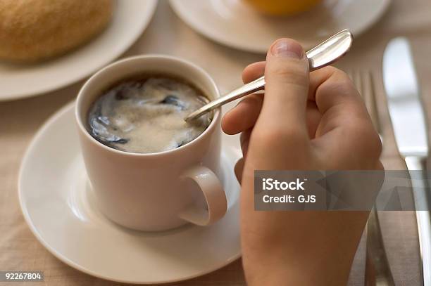 Mexer Café - Fotografias de stock e mais imagens de Adulto - Adulto, Bebida, Café - Bebida