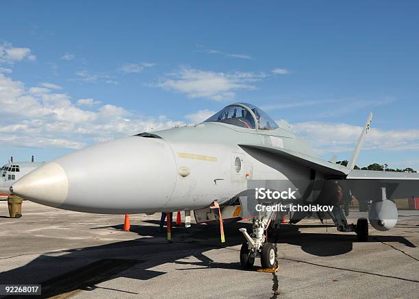 Jet Fighter - Fotografias de stock e mais imagens de Aeródromo - Aeródromo, Armamento, Avião