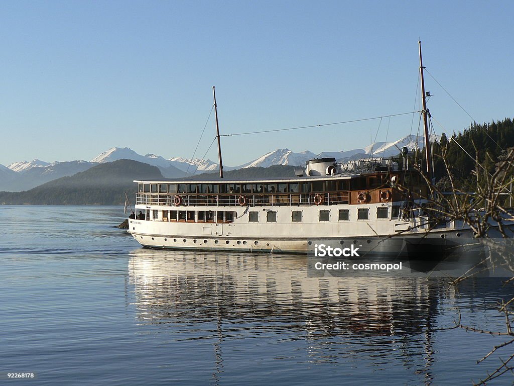 Łódka na Nahual Huapi - Zbiór zdjęć royalty-free (Argentyna)