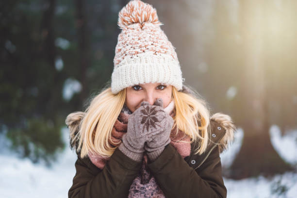 istock Beautiful girl with big brown eyes 922683914