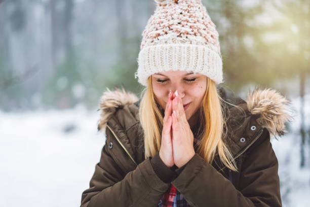 istock Beautiful girl trying to warm her hands 922684918