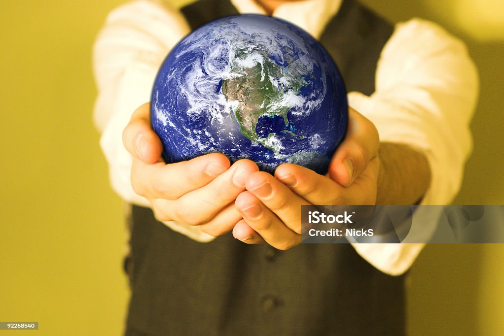 Mundo en tus manos - Foto de stock de Globo terráqueo libre de derechos