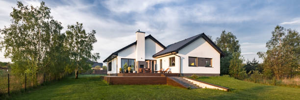 istock Beautiful house with garden 922685456