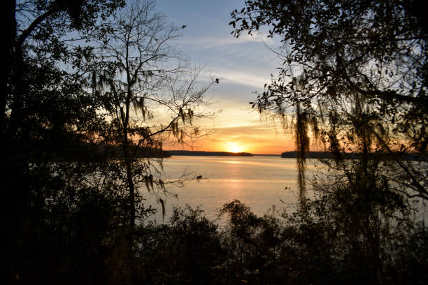istock Colorful Sunset over Lake 922685752