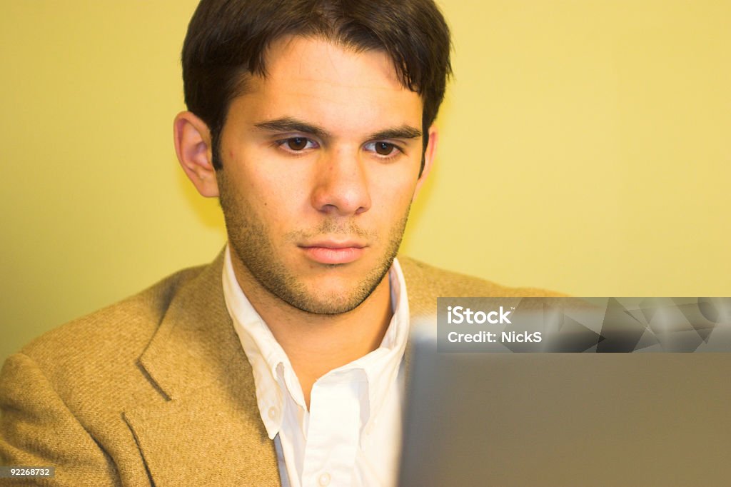 Homem de negócios com computador portátil - Royalty-free Adulto Foto de stock