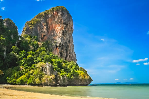istock Stunning thai coastal landscape 922691404