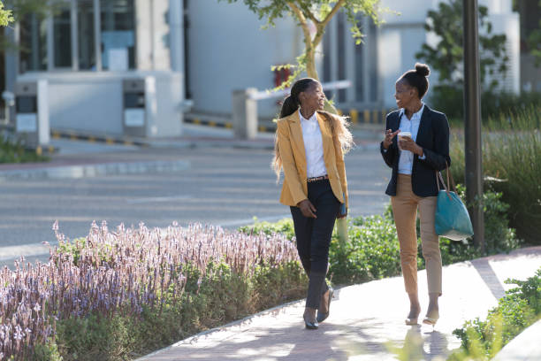 istock Business women on a lunch break 922692870