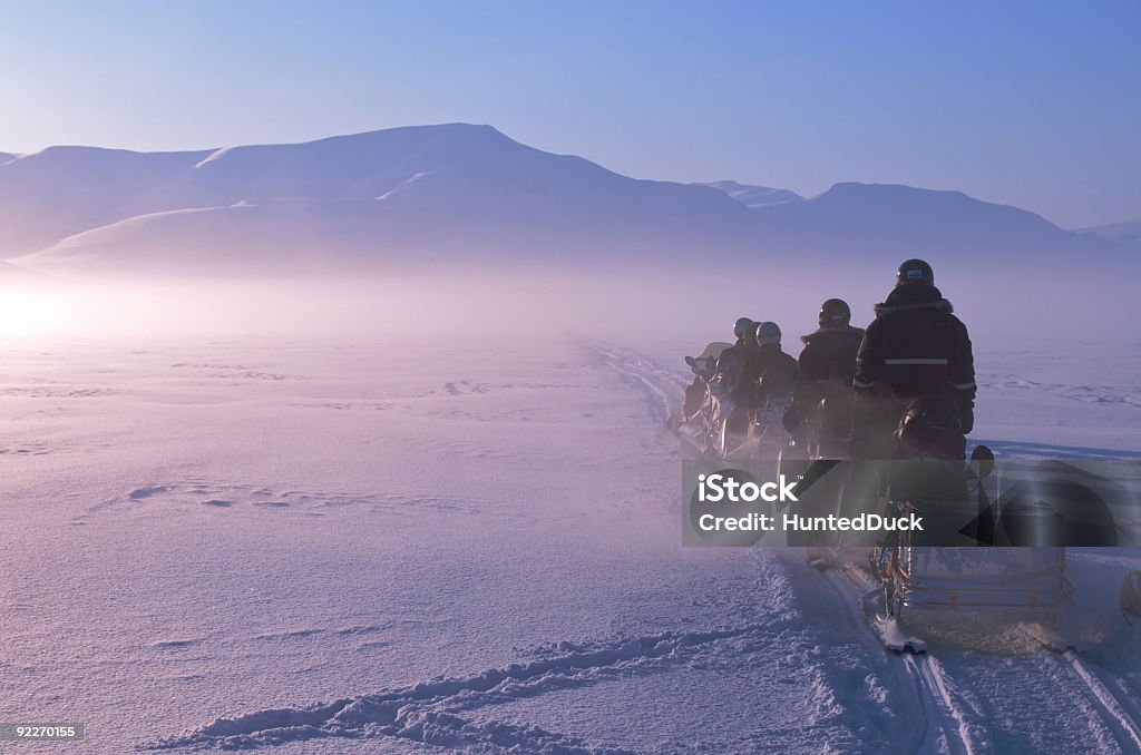 Arctic Expedition na pojazdów śniegowych w Spitzbergen, Norwegia - Zbiór zdjęć royalty-free (Norwegia)