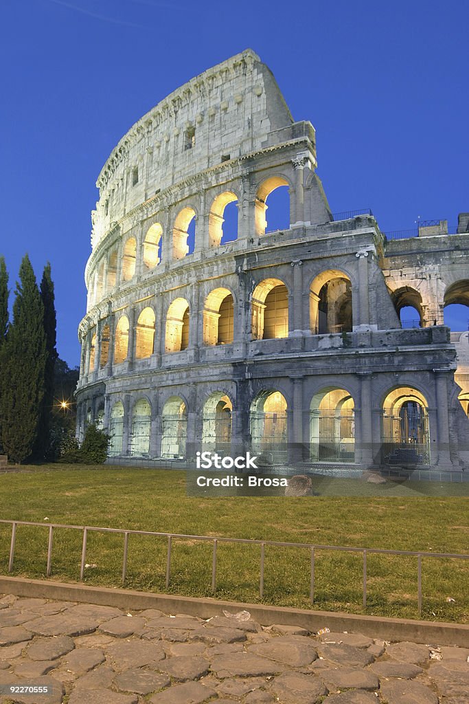 Oświetlony Koloseum - Zbiór zdjęć royalty-free (Koloseum)