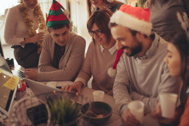 istock Christmas celebration in the office 922712304