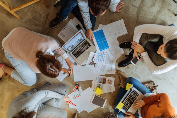 istock Young team working on their start-up business 922713180