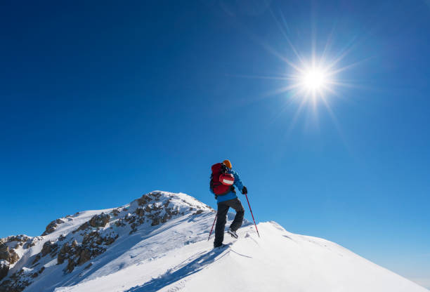 sali più in alto - turkey extreme terrain snow nature foto e immagini stock