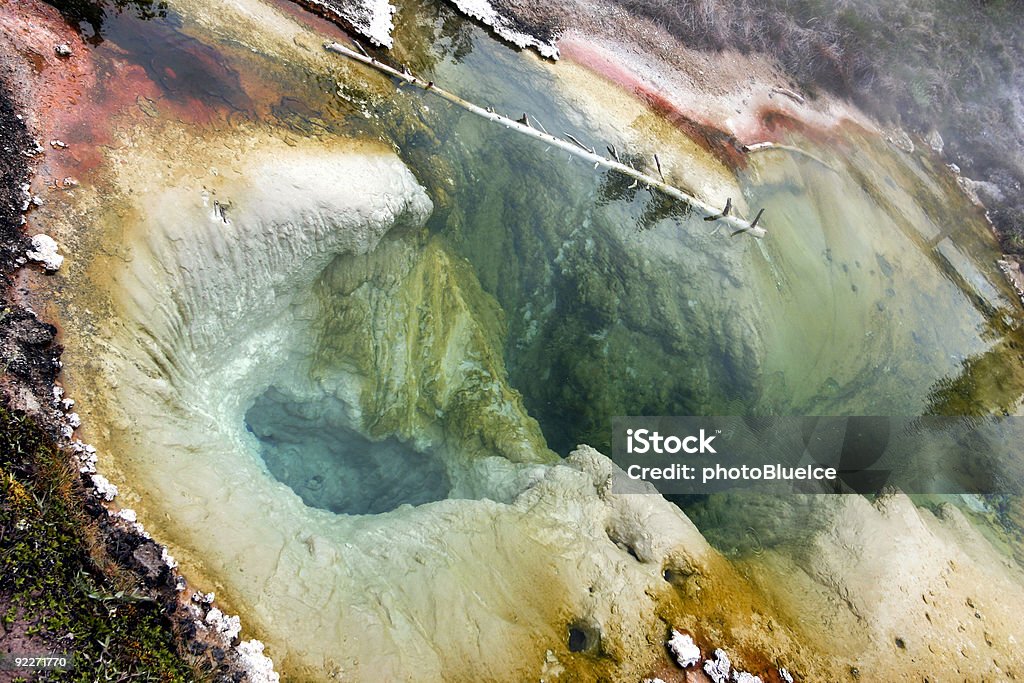 Mud volcán área de la piscina en parque nacional de Yellowstone - Foto de stock de Aire libre libre de derechos