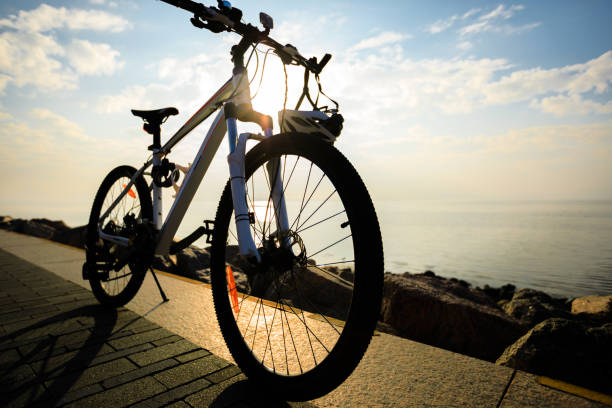 istock mountain bike with helmet on sunrise seaside 922718190