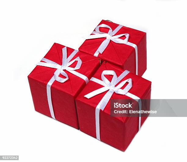 Caixas De Presente Vermelha - Fotografias de stock e mais imagens de Aniversário - Aniversário, Branco, Comemoração - Conceito