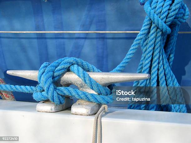 Photo libre de droit de Haussière banque d'images et plus d'images libres de droit de Accessoire - Accessoire, Bateau de plaisance, Bateau de voyageurs